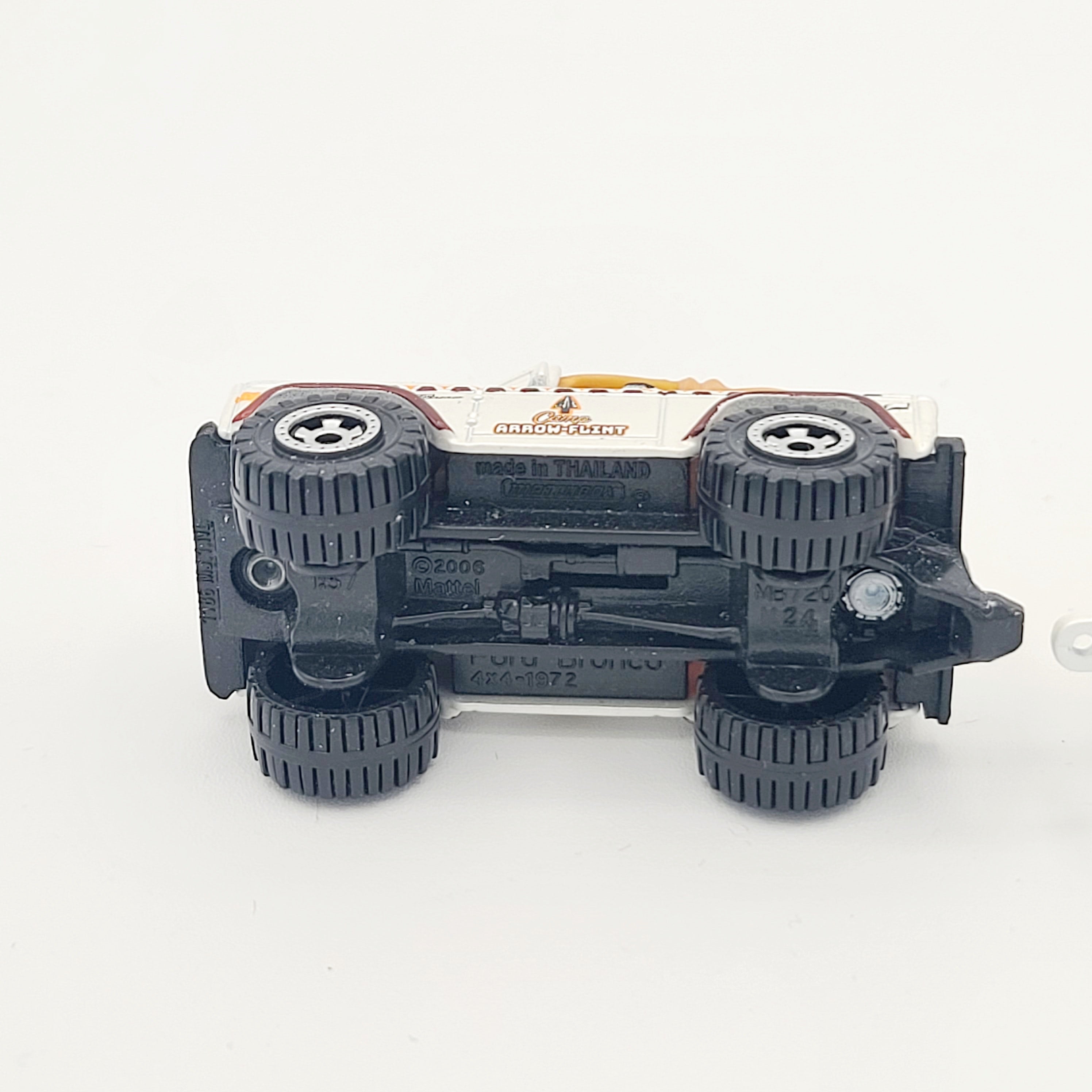 Matchbox '72 Ford Bronco w/ Trailer Trawler "Camp Arrowflint" (2019 MBX 5 Pack Exclusive - MBX Wild)